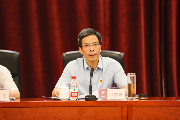 省國資委黨委副書記、副主任呂志良出席會議并講話。 顧明杰 攝.jpg 省國資委黨委副書記、副主任呂志良出席會議并講話。 顧明杰 攝.jpg